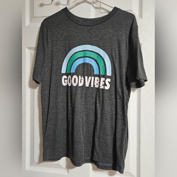 Good Vibes t-shirt 💚🩵💙 - Picture 1 of 4